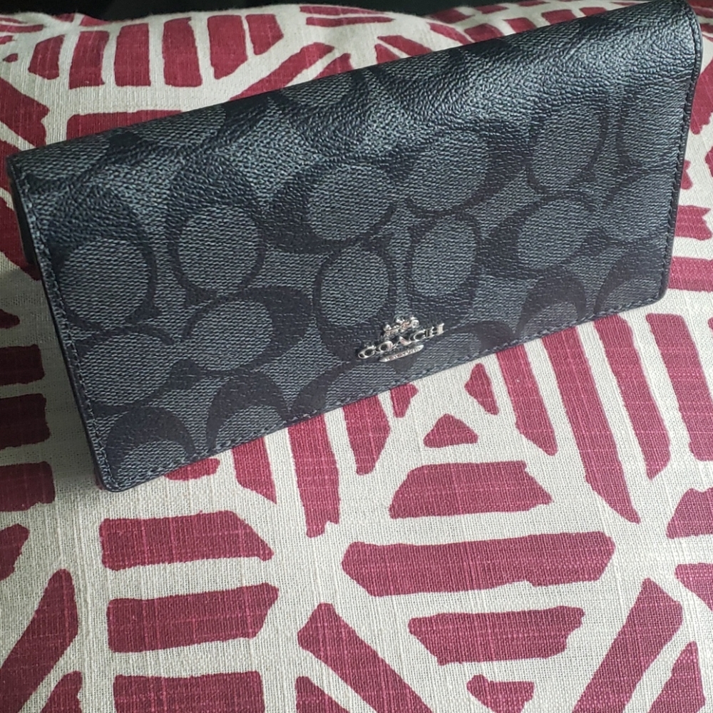 Signature Coach Bifold Wallet